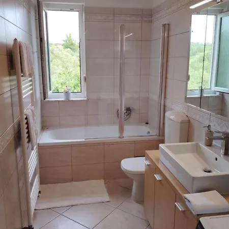 Luxury Apartment *