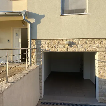 Luxury Apartment *